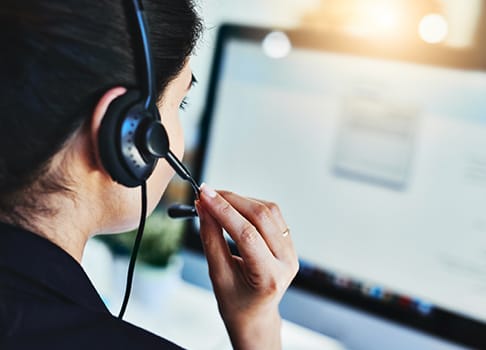 vivint customer service representative answering a phone call